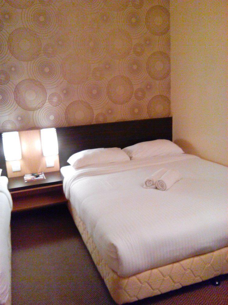 Oyo 1009 Regalo Hotel Malacca Esterno foto